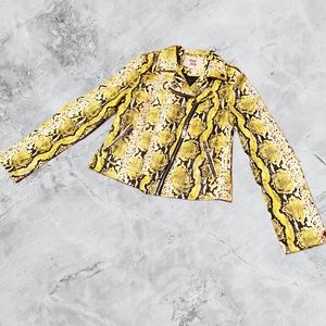 NWT Neon yellow and black faux leather snake skin print moto jacket